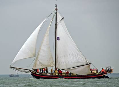 Willkommen an Bord“ in Enkhuizen zu sechs genussvollen Segeltagen auf dem Plattbodenschiff Amore Vici ab Enkhuizen auf dem  IJsselmeer im Weltnaturerbe Wattenmeer