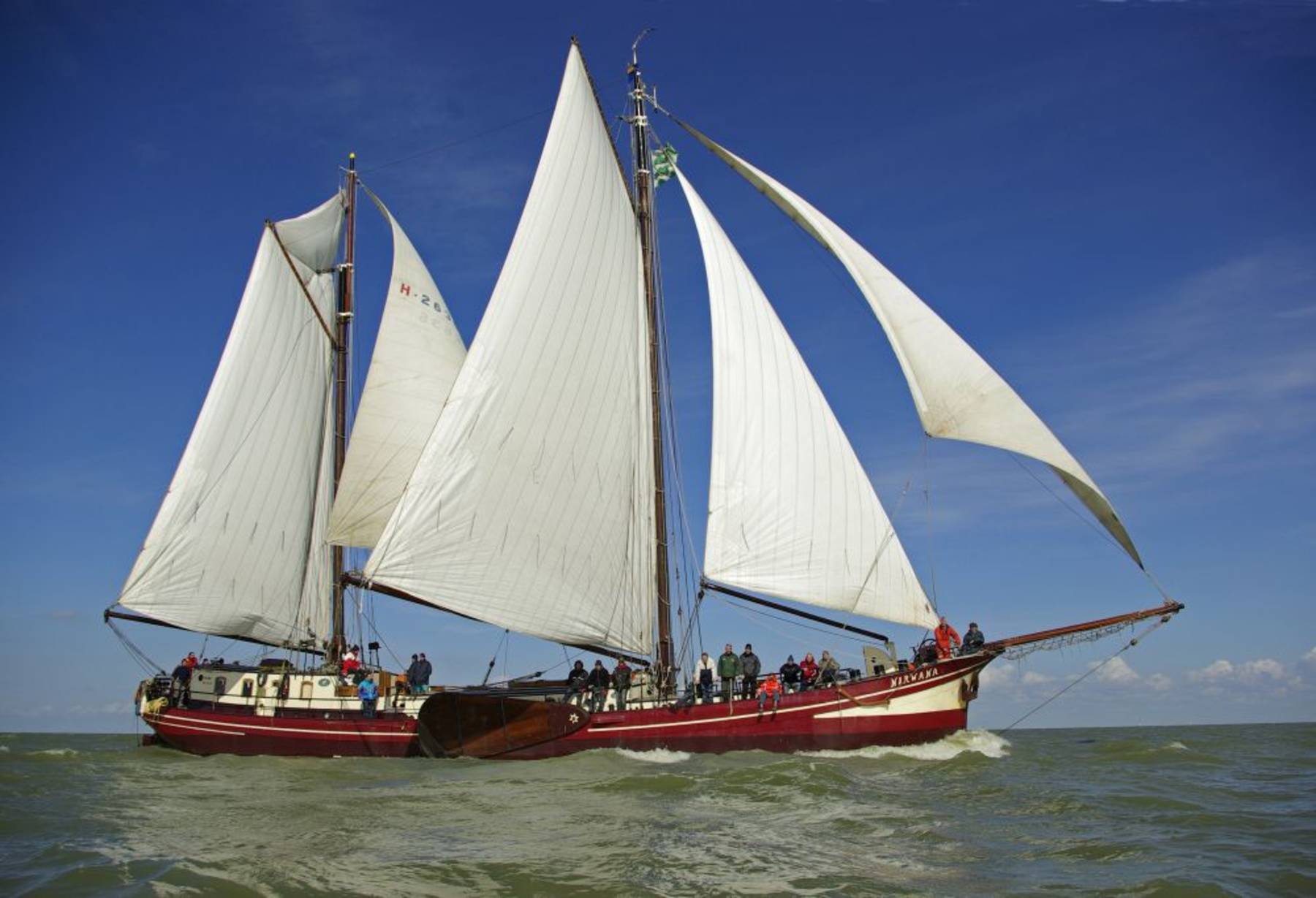 „Willkommen an Bord“ der Nirwana in Enkhuizen zu sechs genussvollen Segeltagen auf dem IJsselmeer und / oder im Weltnaturerbe Wattenmeer