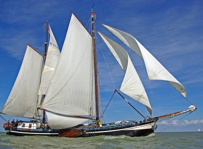 „Willkommen an Bord“ in Enkhuizen zu fünf genussvollen Segeltagen auf dem IJsselmeer und / oder im Weltnaturerbe Wattenmeer