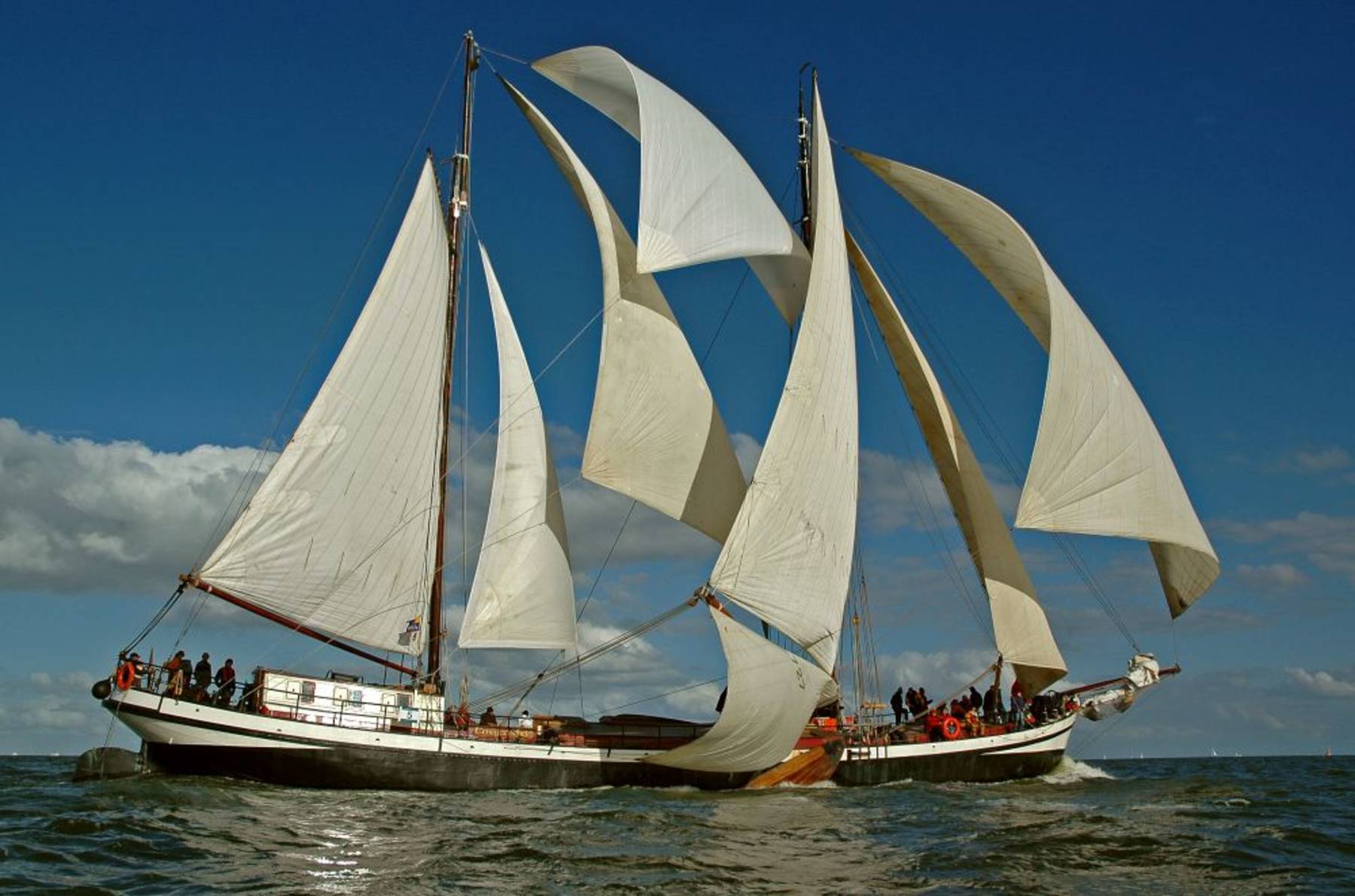 „Willkommen an Bord“ in Enkhuizen auf der Eensgezindheid zu sechs genussvollen Segeltagen auf dem IJsselmeer und / oder im Weltnaturerbe Wattenmeer