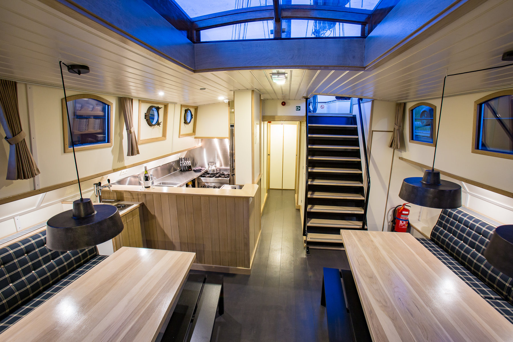 6 genussvolle Segeltage an Bord der Luxusliner Elbrich ((jede Kabine verfügt über eine eigene Dusche mit WC)ab Harlingen im Weltnaturerbe Wattenmeer und/oder auf dem IJsselmeer 