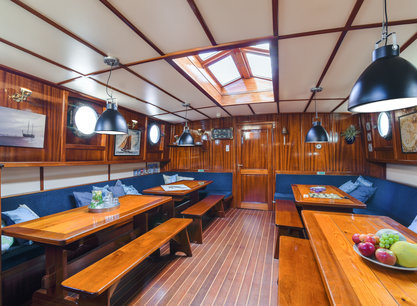 6-Tägiger Segeltörn 'Adults Only' auf dem Plattbodenschiff Waterwolf ab Harlingen auf dem  IJsselmeer im Weltnaturerbe Wattenmeer