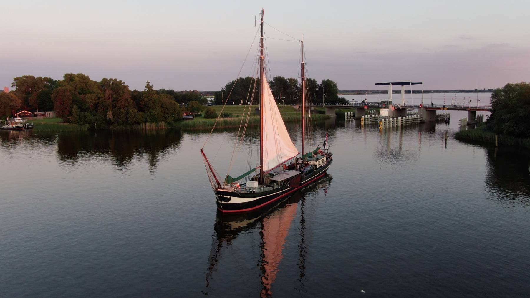 5-Tägiger Segeltörn (18+) auf De Sûdwester ab Kampen: Entdecken Sie die Geheimnisse der Zuiderzeeküste mit ihren malerischen alten Hafenstädtchen