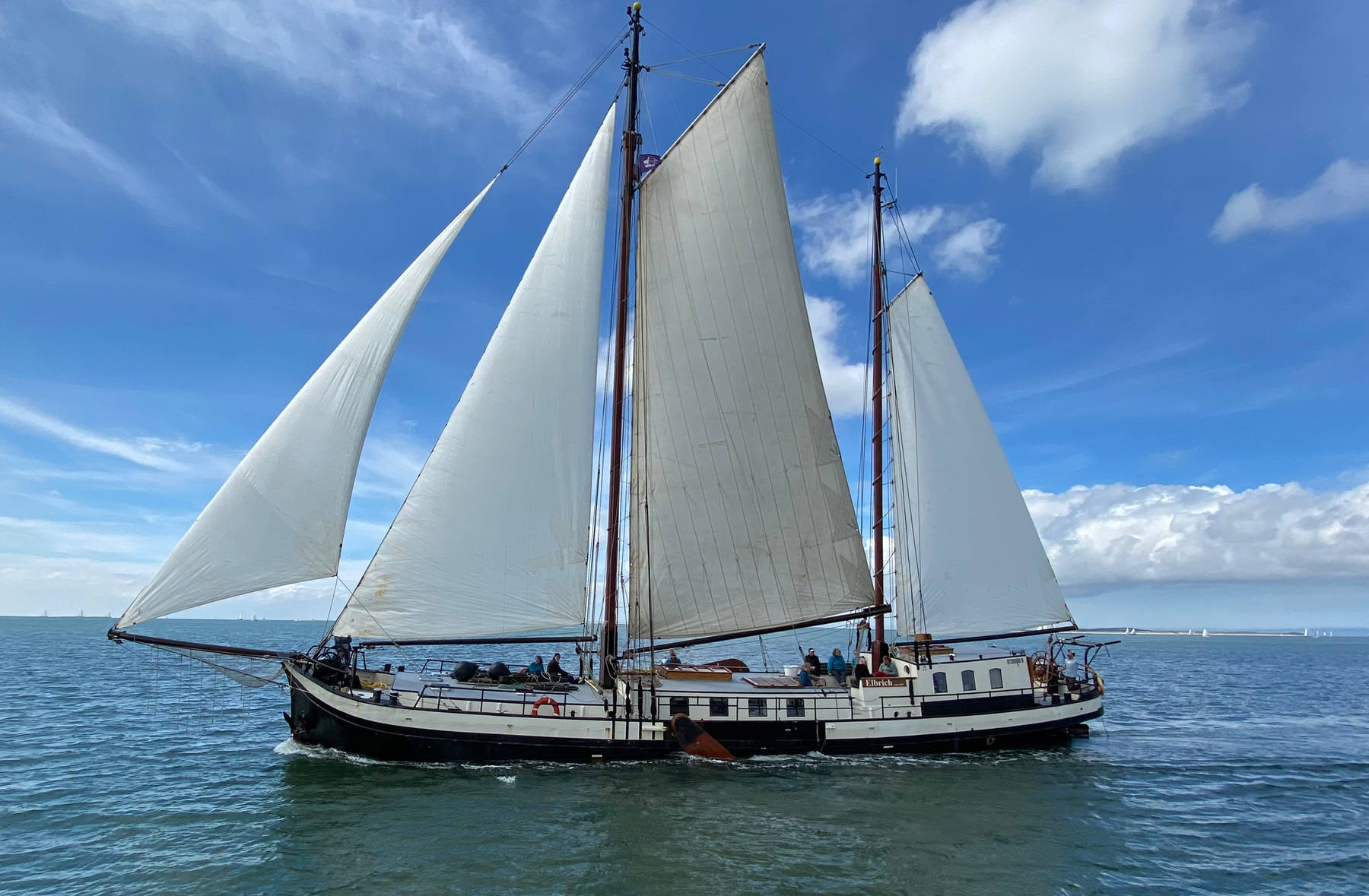 Weekend zeilen vanuit Harlingen aan boord van het luxe zeilschip Elbrich (elke hut eigen douche en toilet)